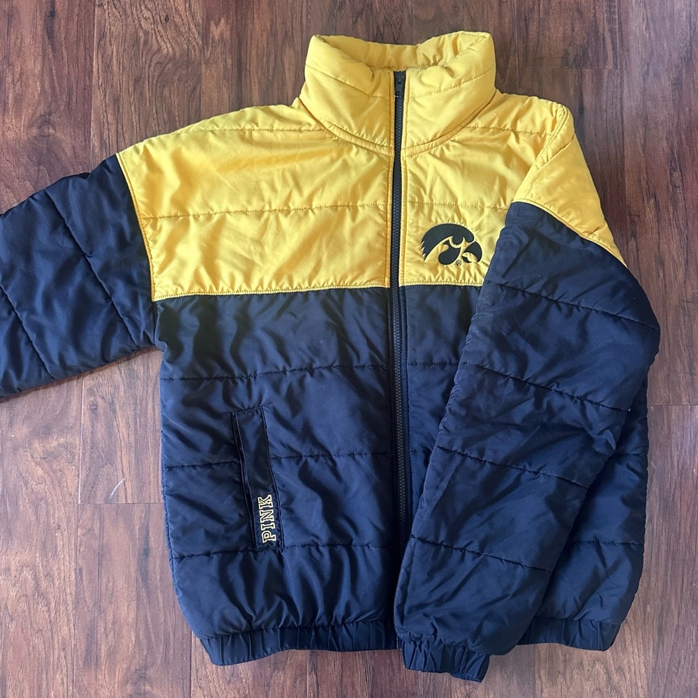 VICTORIAS SECRET PINK IOWA HAWKEYES PUFFER COAT JACKET